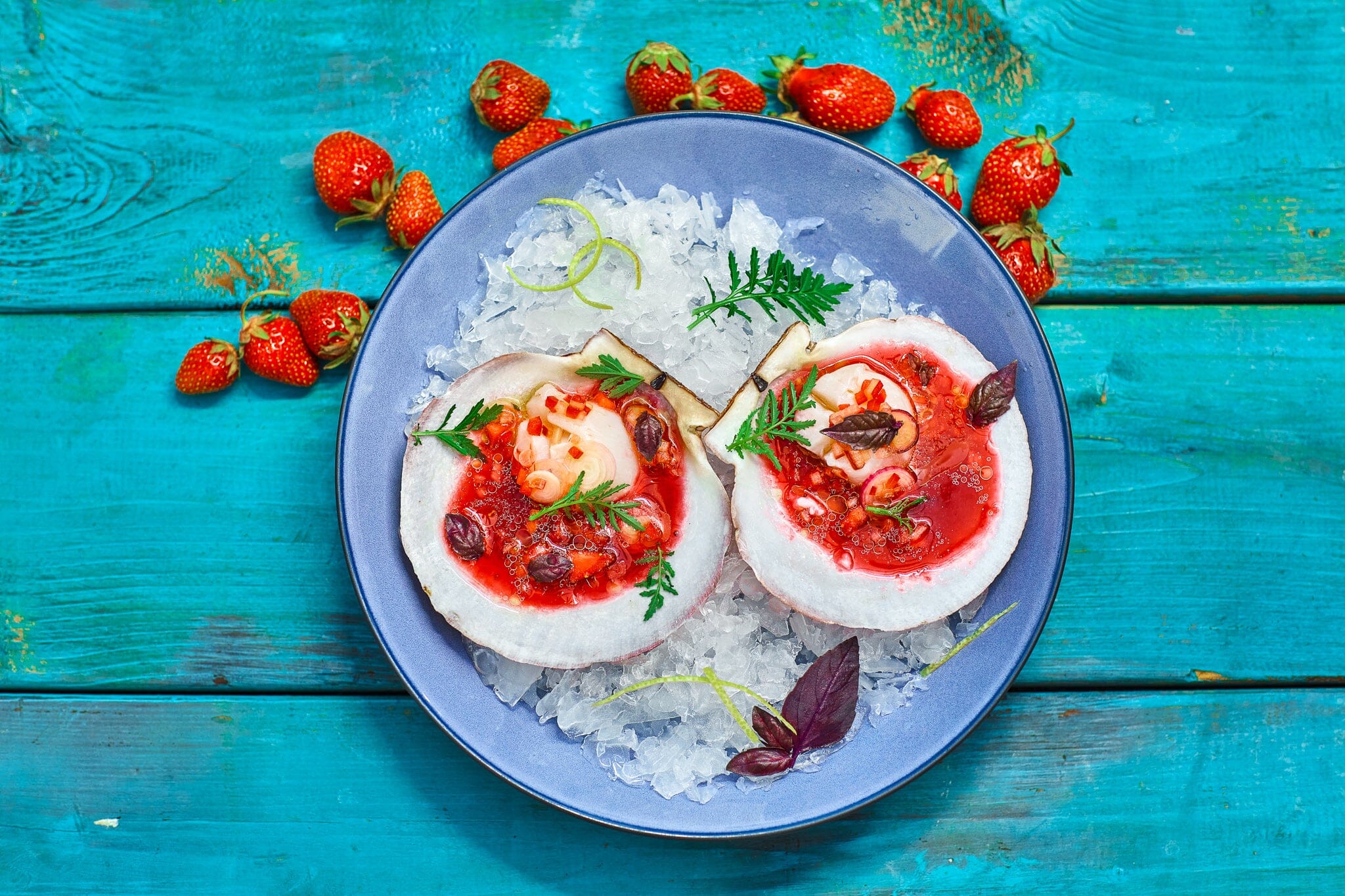Crudo de Pétoncles, Fraises & Hibiscus